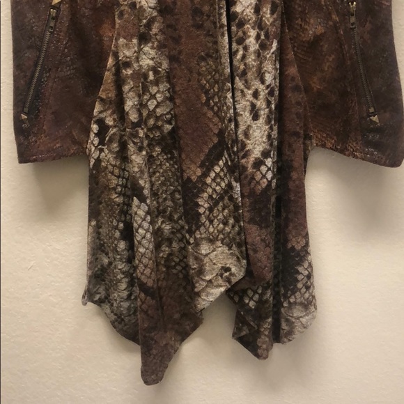 ALBERTO MAKALI draped python print brown vest. - Picture 6 of 7
